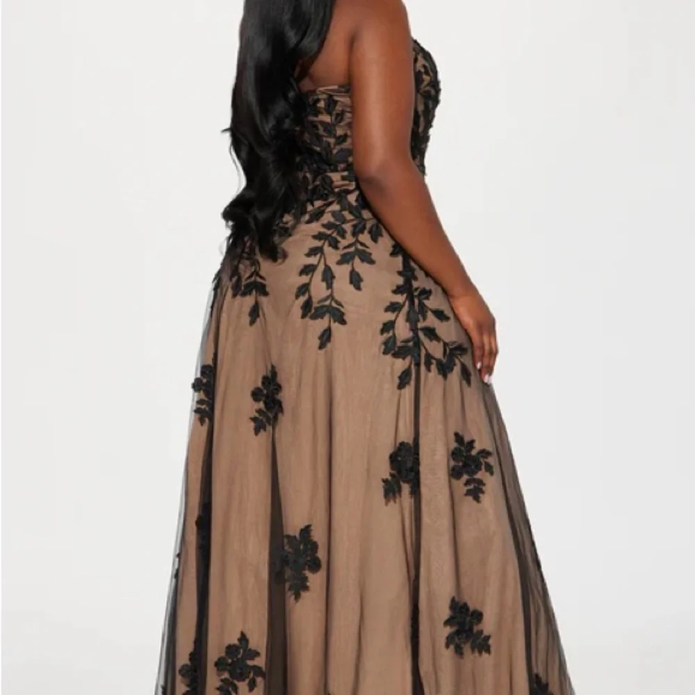 Elegant Black Floral Strapless Dress, Size: Small✅